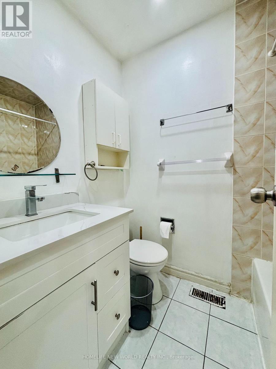 206 - 275 Broadview Avenue, Toronto, ON - Indoor Photo Showing Bathroom