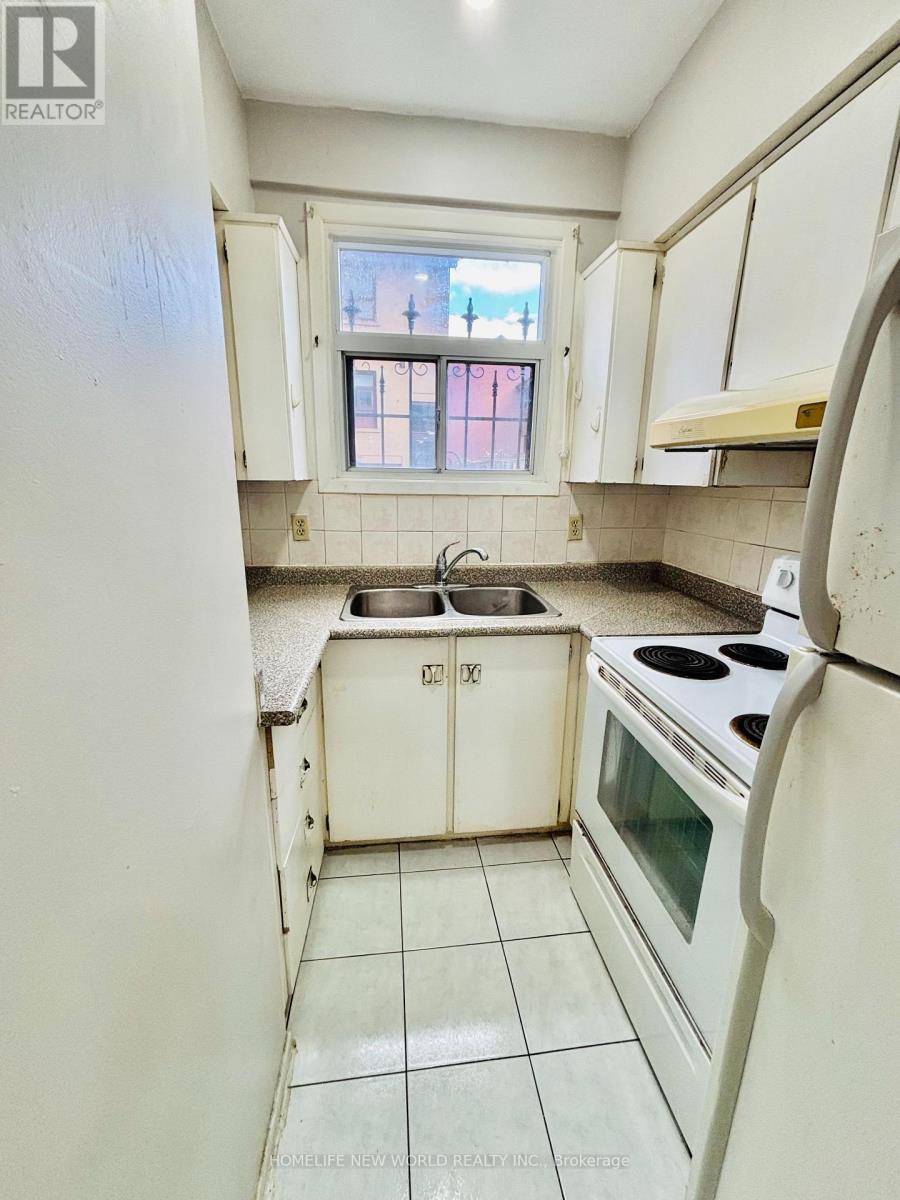 206 - 275 Broadview Avenue, Toronto, ON - Indoor Photo Showing Kitchen With Double Sink