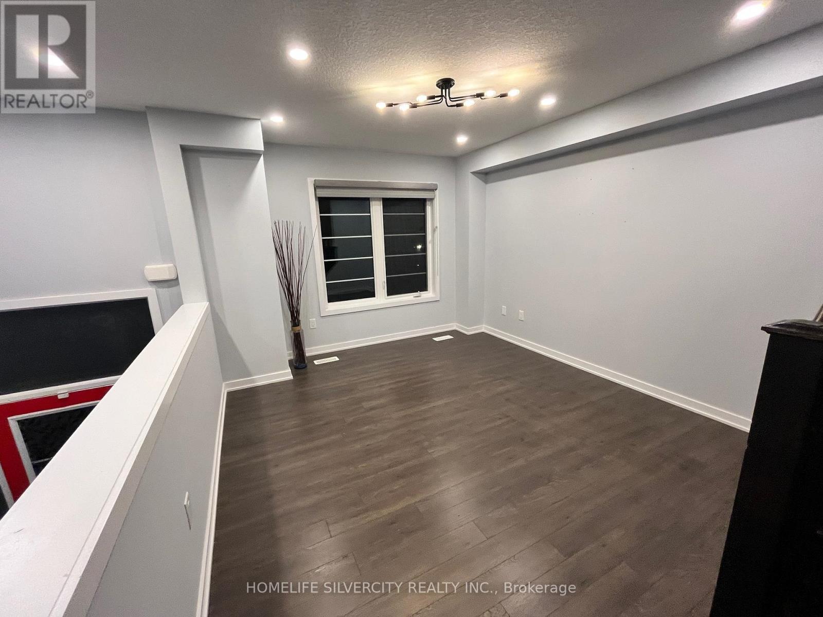 98 Crafter Crescent, Hamilton, ON - Indoor Photo Showing Other Room