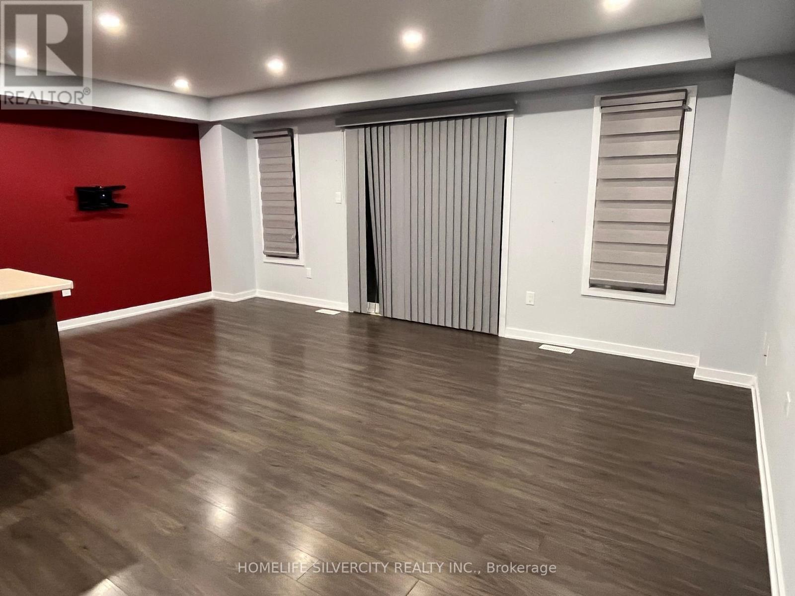 98 Crafter Crescent, Hamilton, ON - Indoor Photo Showing Other Room