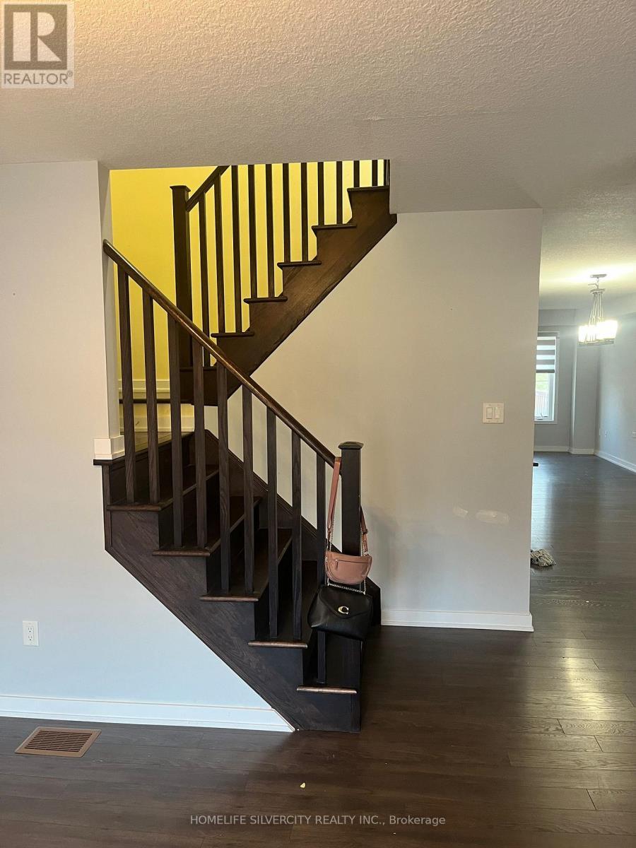 98 Crafter Crescent, Hamilton, ON - Indoor Photo Showing Other Room