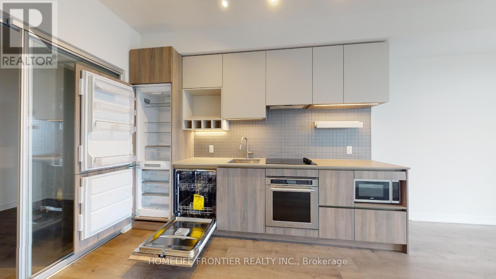 5005 - 950 Portage Parkway, Vaughan, ON - Indoor Photo Showing Kitchen