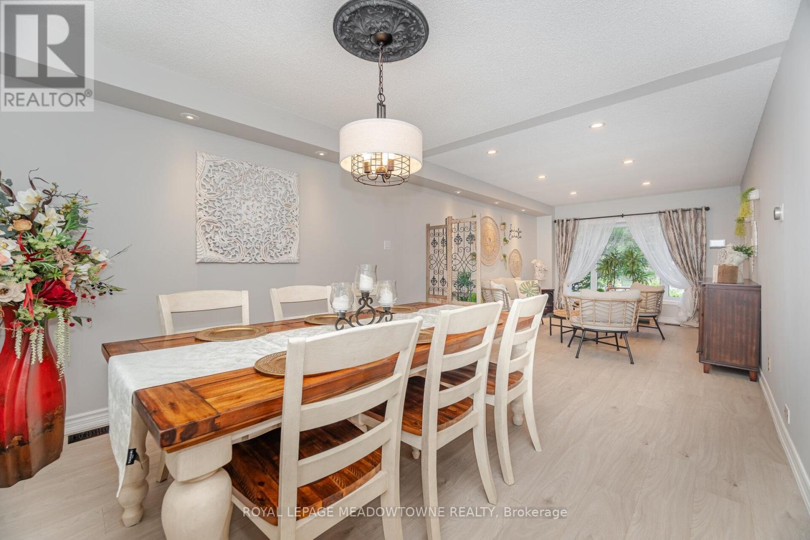 6 Hollis Crescent, East Gwillimbury, ON - Indoor Photo Showing Dining Room