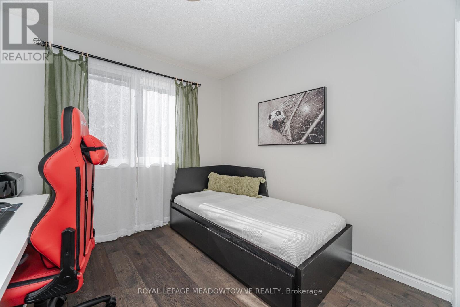 6 Hollis Crescent, East Gwillimbury, ON - Indoor Photo Showing Bedroom
