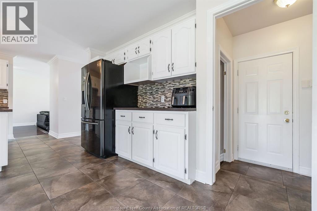28 Carter Avenue, Leamington, ON - Indoor Photo Showing Kitchen