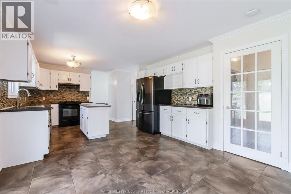 28 Carter Avenue, Leamington, ON - Indoor Photo Showing Kitchen