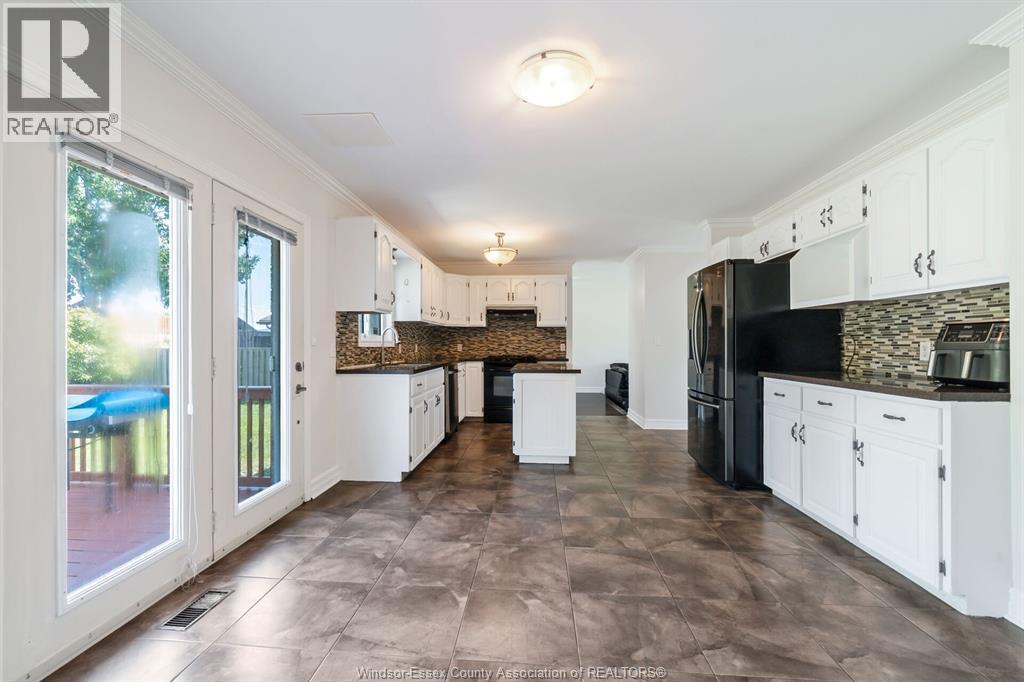 28 Carter Avenue, Leamington, ON - Indoor Photo Showing Kitchen