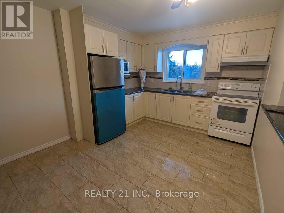 3 - 2 White Abbey Parkway, Toronto, ON - Indoor Photo Showing Kitchen With Double Sink