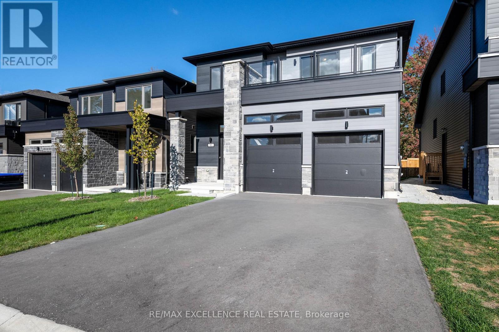 91 Berkely Street, Wasaga Beach, ON - Outdoor With Facade