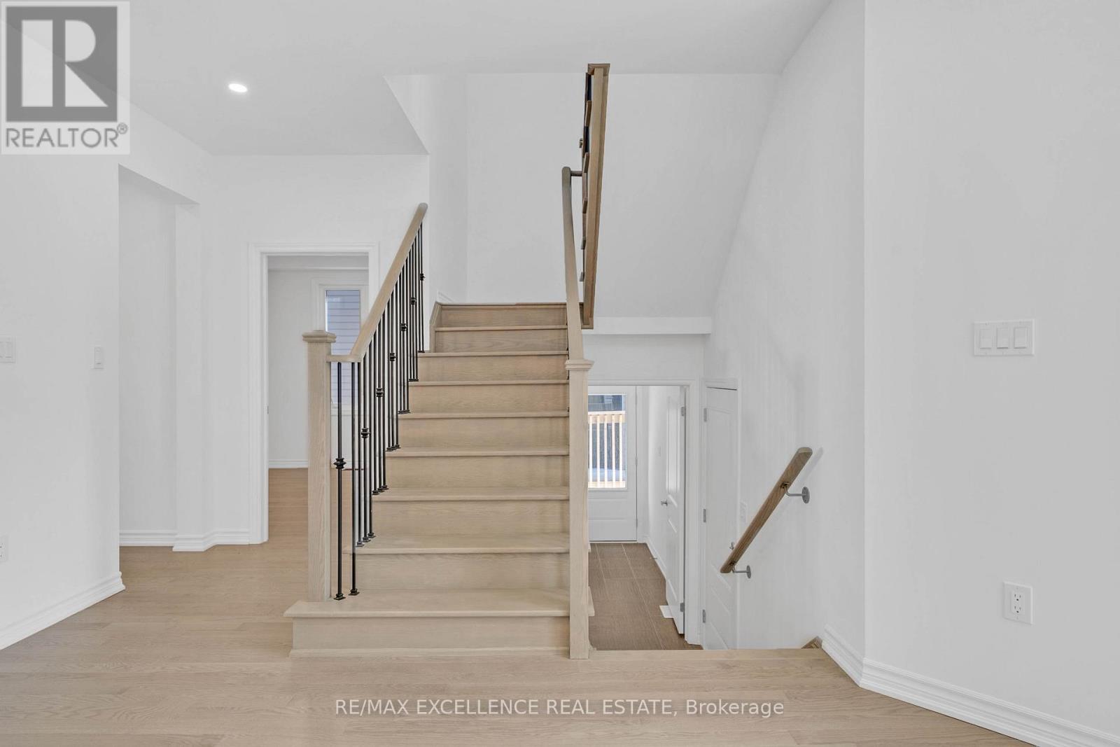 91 Berkely Street, Wasaga Beach, ON - Indoor Photo Showing Other Room