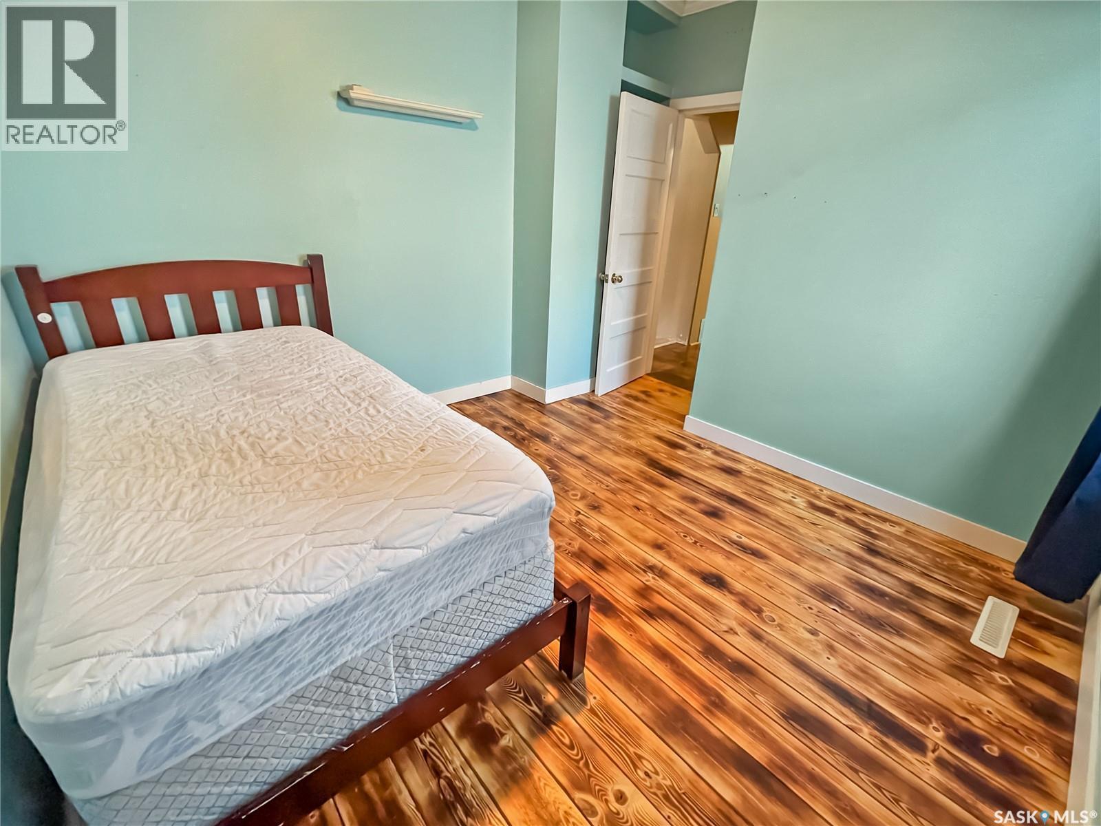 365 3Rd Avenue Ne, Swift Current, SK - Indoor Photo Showing Bedroom