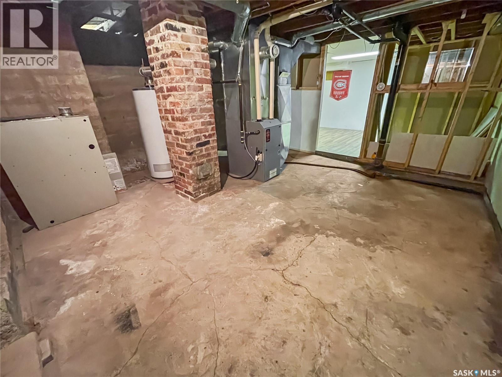 365 3Rd Avenue Ne, Swift Current, SK - Indoor Photo Showing Basement