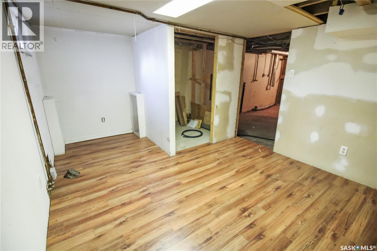 365 3Rd Avenue Ne, Swift Current, SK - Indoor