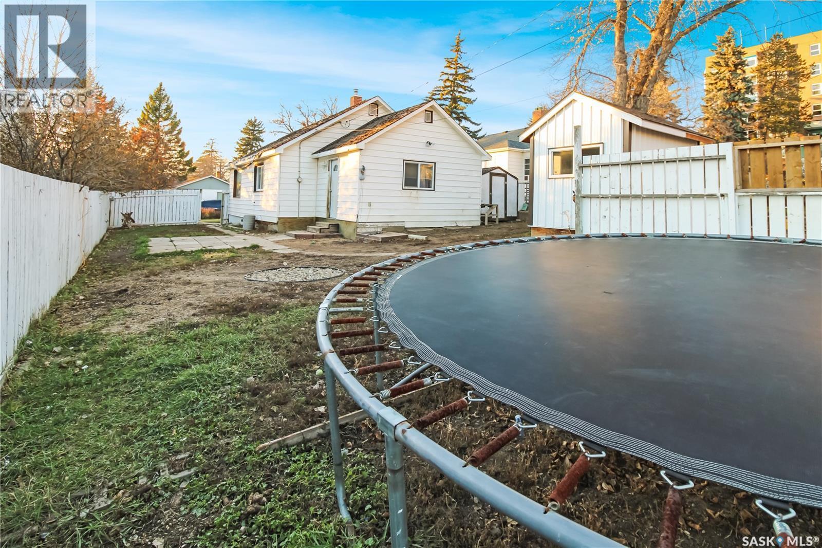 365 3Rd Avenue Ne, Swift Current, SK - Outdoor