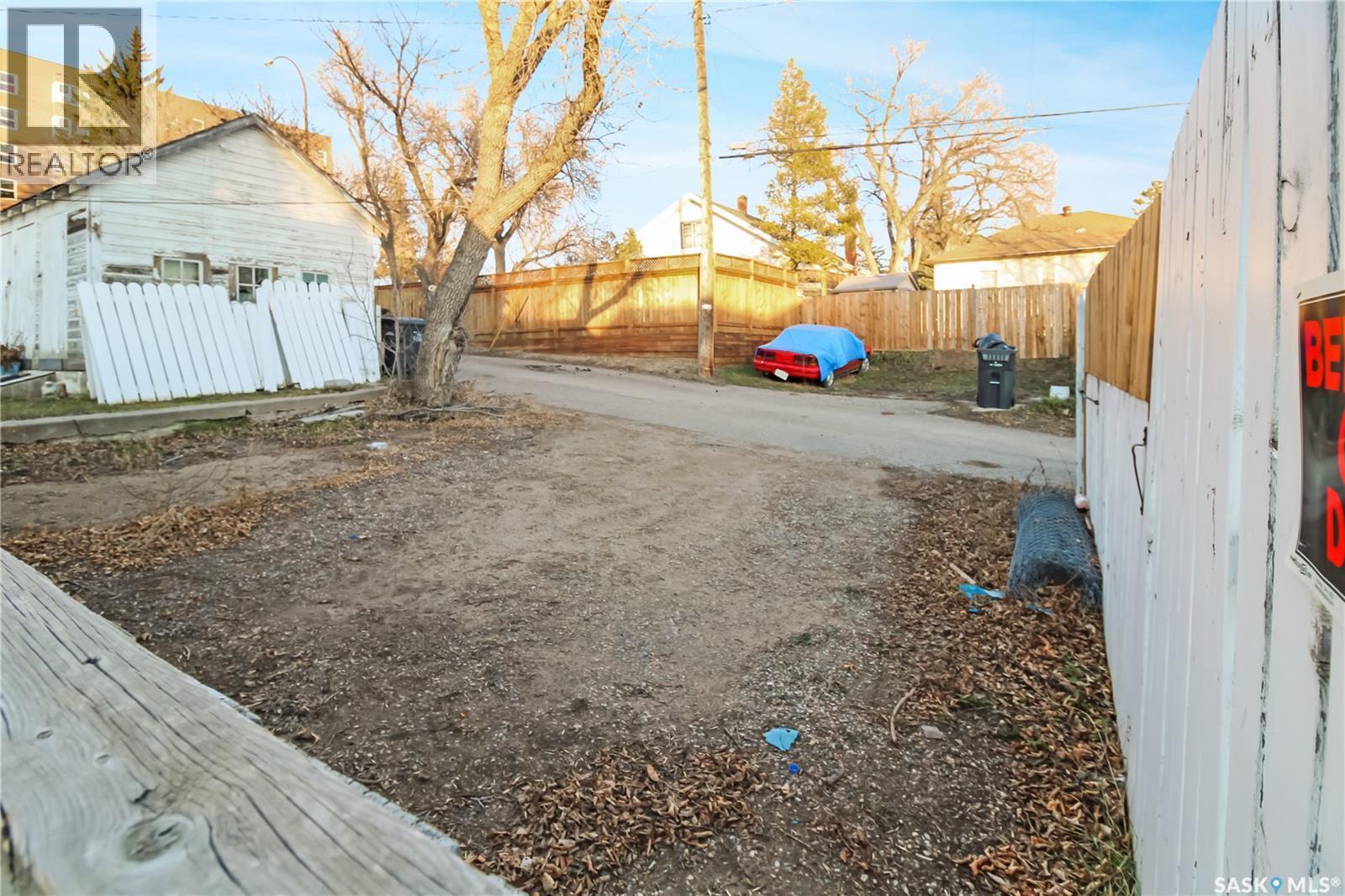 365 3Rd Avenue Ne, Swift Current, SK - Outdoor