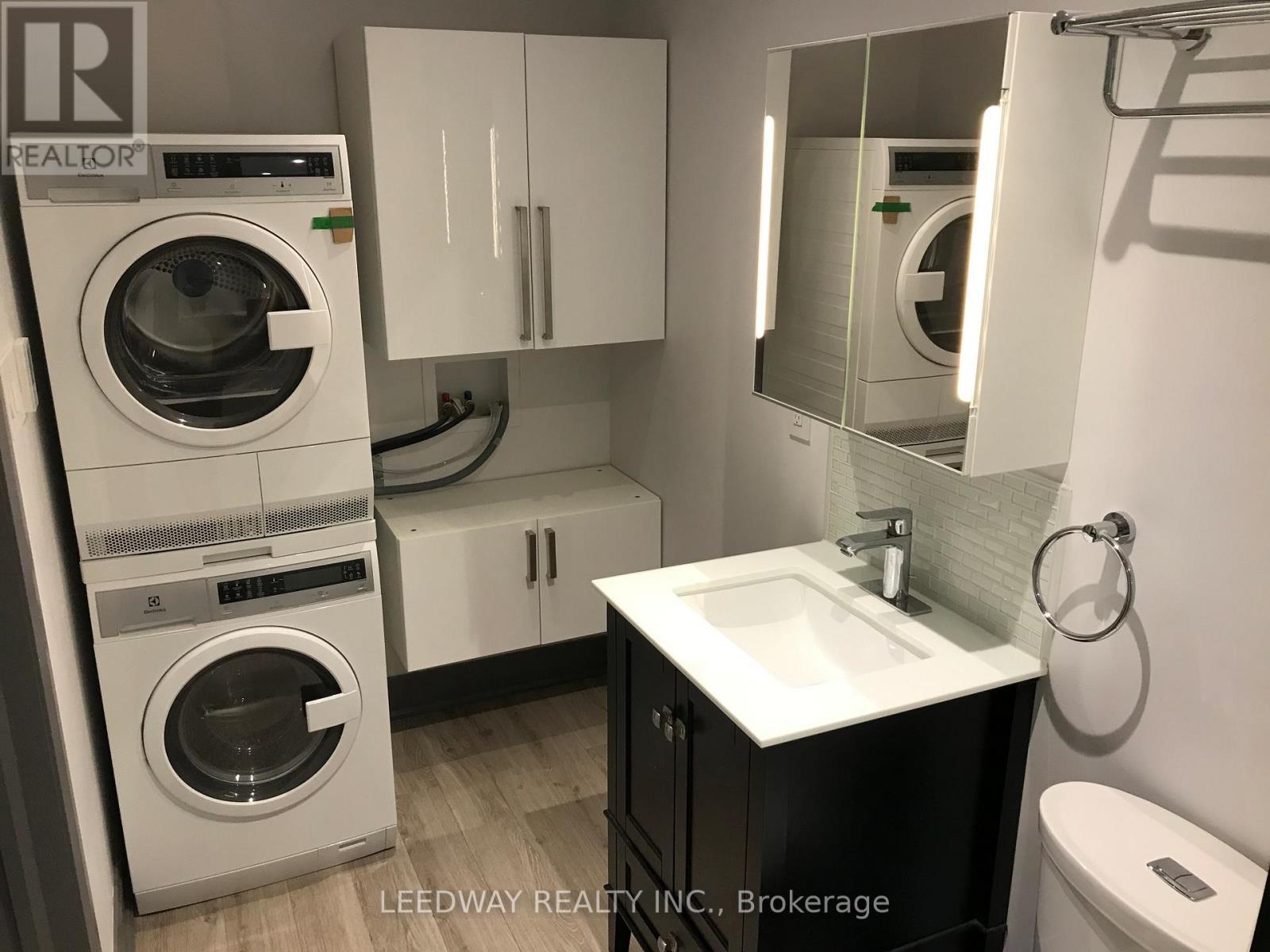 1 - 2247 Haltyre Court, Mississauga, ON - Indoor Photo Showing Laundry Room
