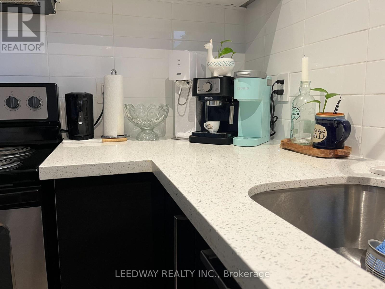 1 - 2247 Haltyre Court, Mississauga, ON - Indoor Photo Showing Kitchen