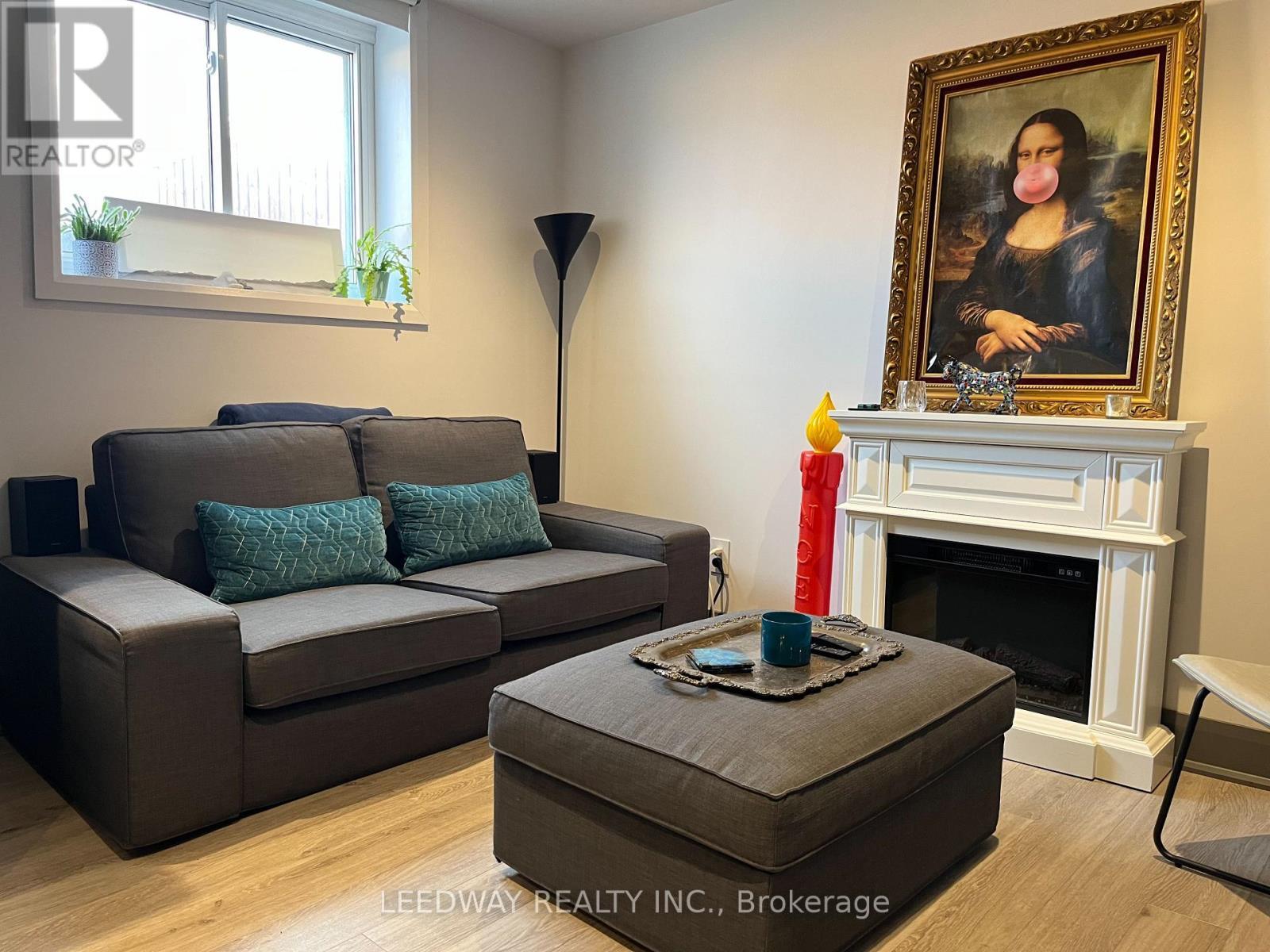 1 - 2247 Haltyre Court, Mississauga, ON - Indoor Photo Showing Living Room With Fireplace