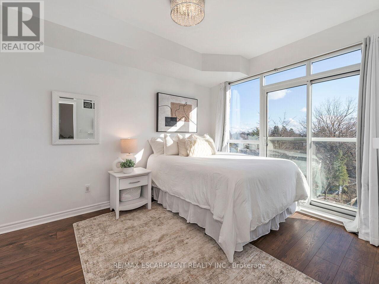 401 - 3865 Lake Shore Boulevard W, Toronto, ON - Indoor Photo Showing Bedroom