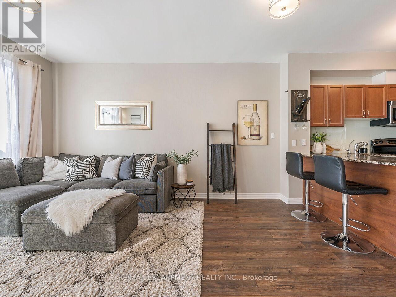 401 - 3865 Lake Shore Boulevard W, Toronto, ON - Indoor Photo Showing Living Room