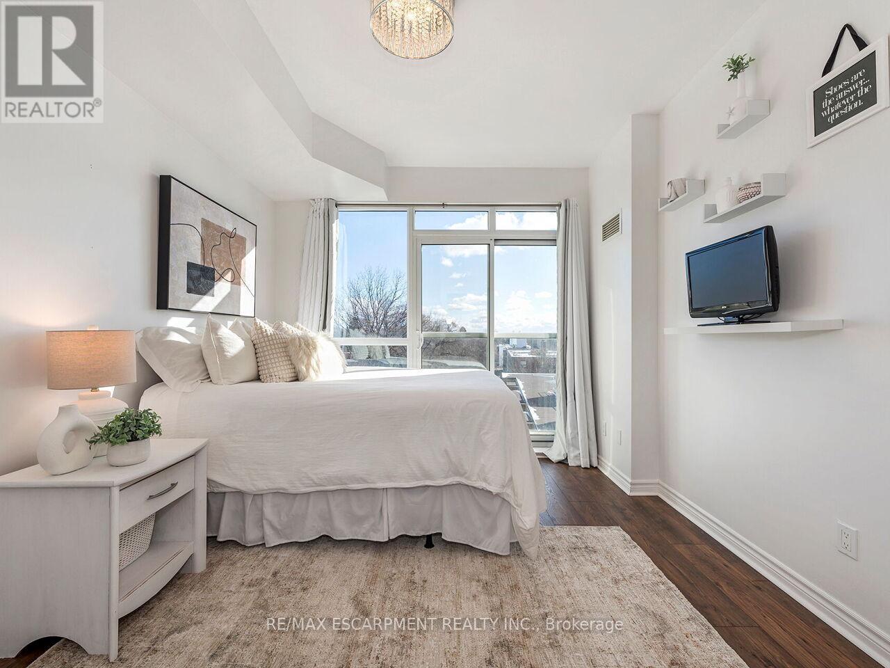 401 - 3865 Lake Shore Boulevard W, Toronto, ON - Indoor Photo Showing Bedroom
