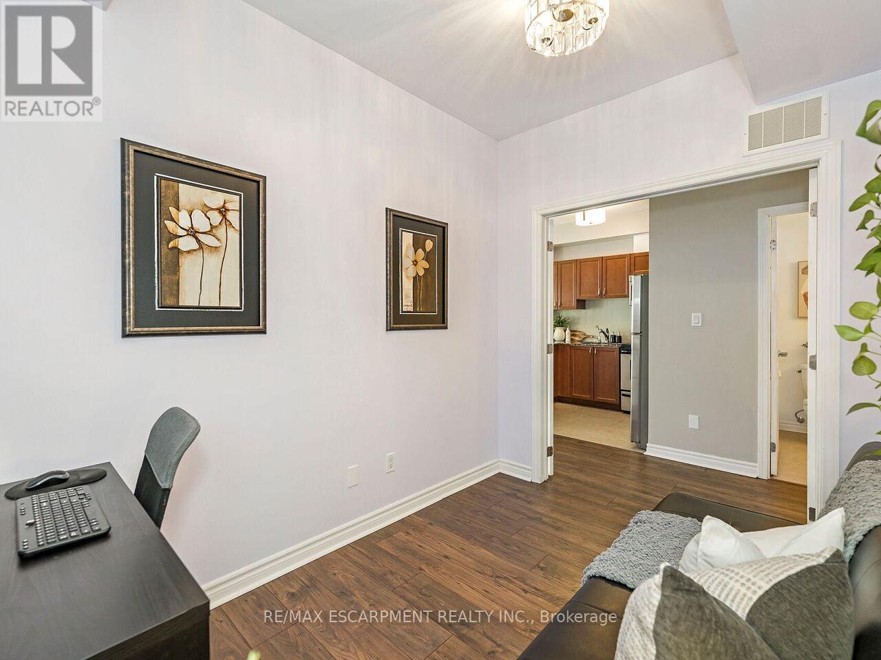401 - 3865 Lake Shore Boulevard W, Toronto, ON - Indoor Photo Showing Other Room