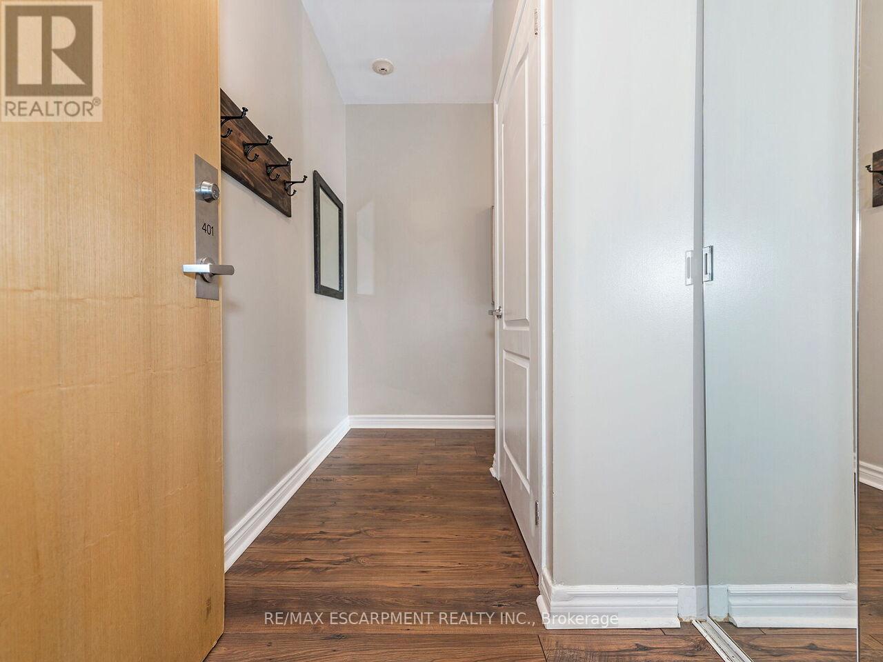 401 - 3865 Lake Shore Boulevard W, Toronto, ON - Indoor Photo Showing Other Room