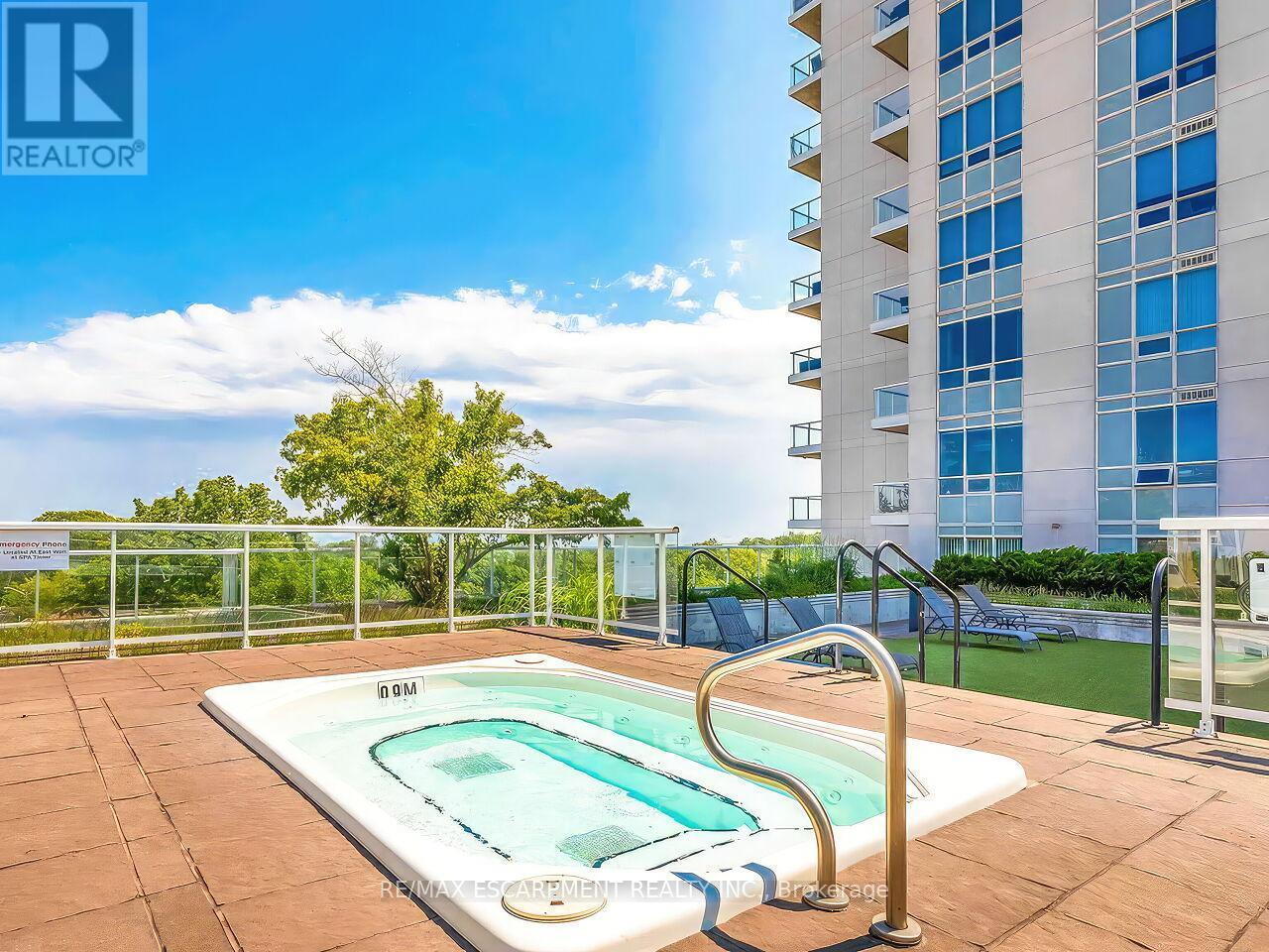 401 - 3865 Lake Shore Boulevard W, Toronto, ON - Outdoor With In Ground Pool