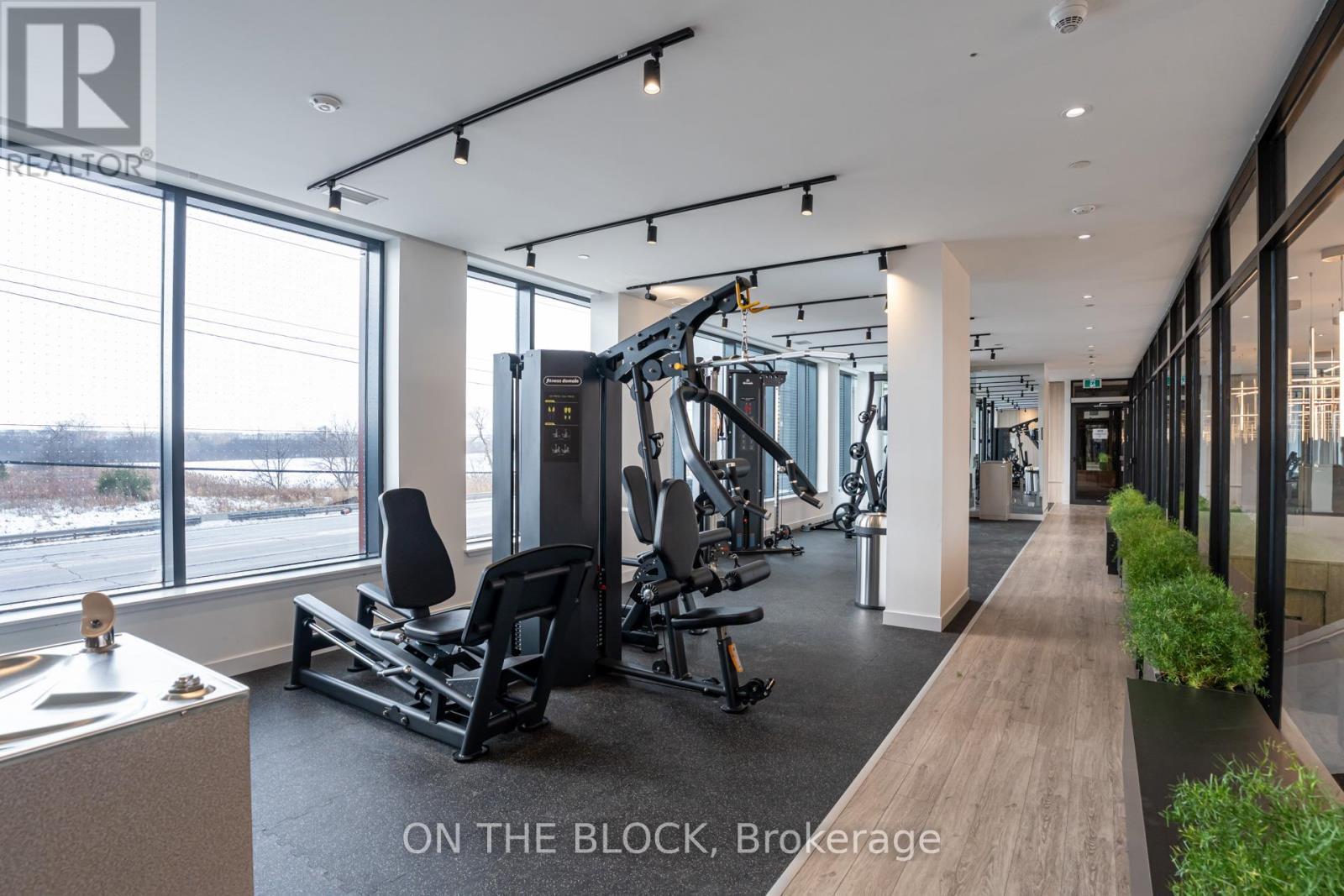 507 - 3071 Trafalgar Road, Oakville, ON - Indoor Photo Showing Gym Room