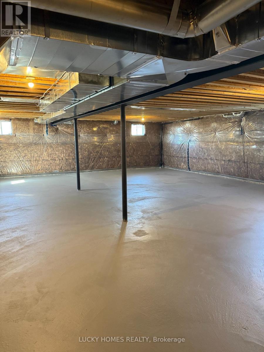 15 Fisher Road, Kawartha Lakes, ON - Indoor Photo Showing Other Room