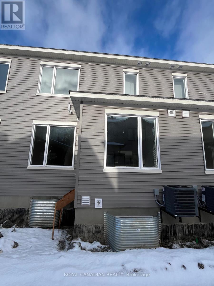 386 Les Emmerson Drive, Ottawa, ON - Outdoor With Exterior