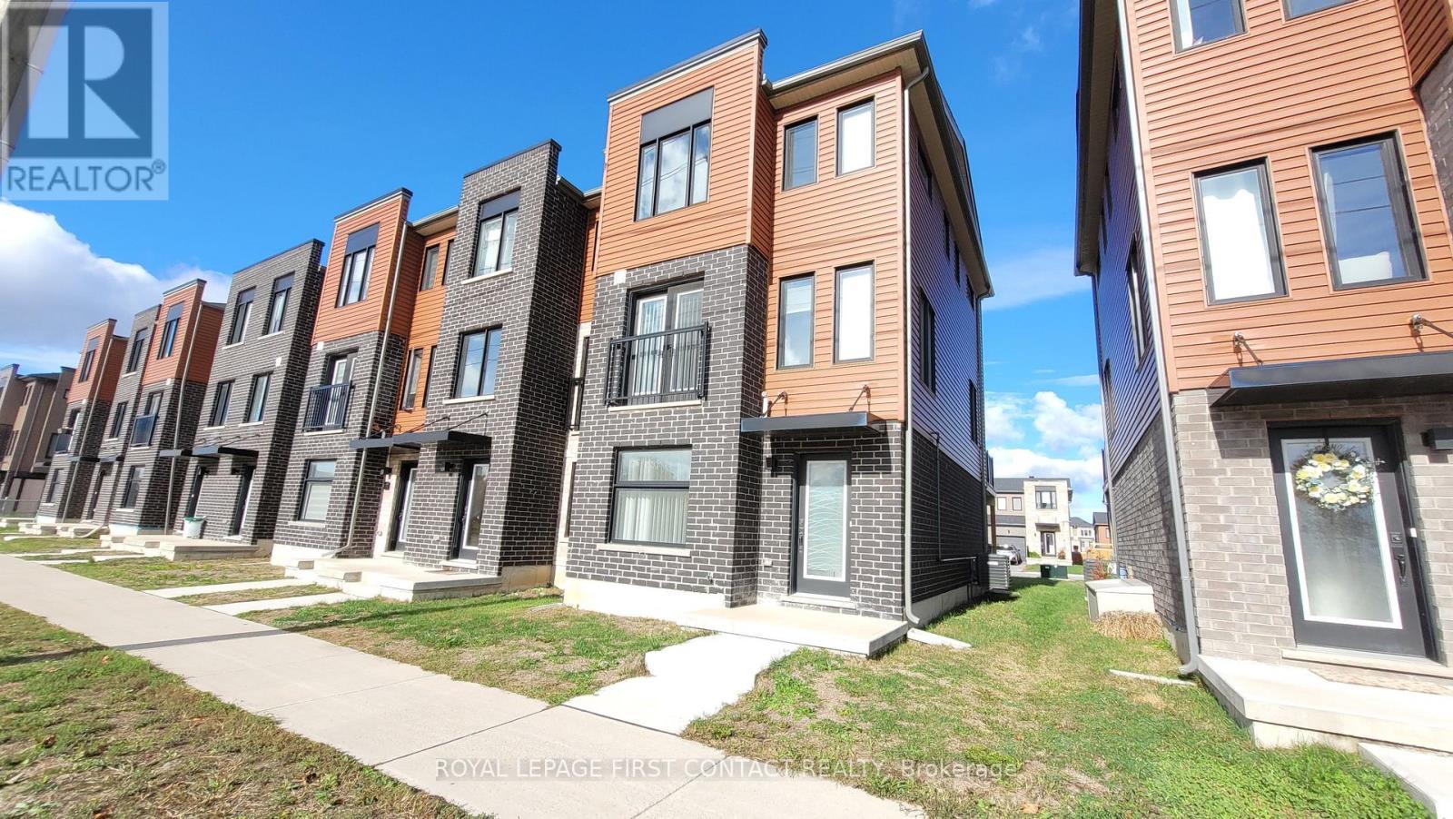 31 Fairlane Avenue, Barrie, ON - Outdoor With Facade