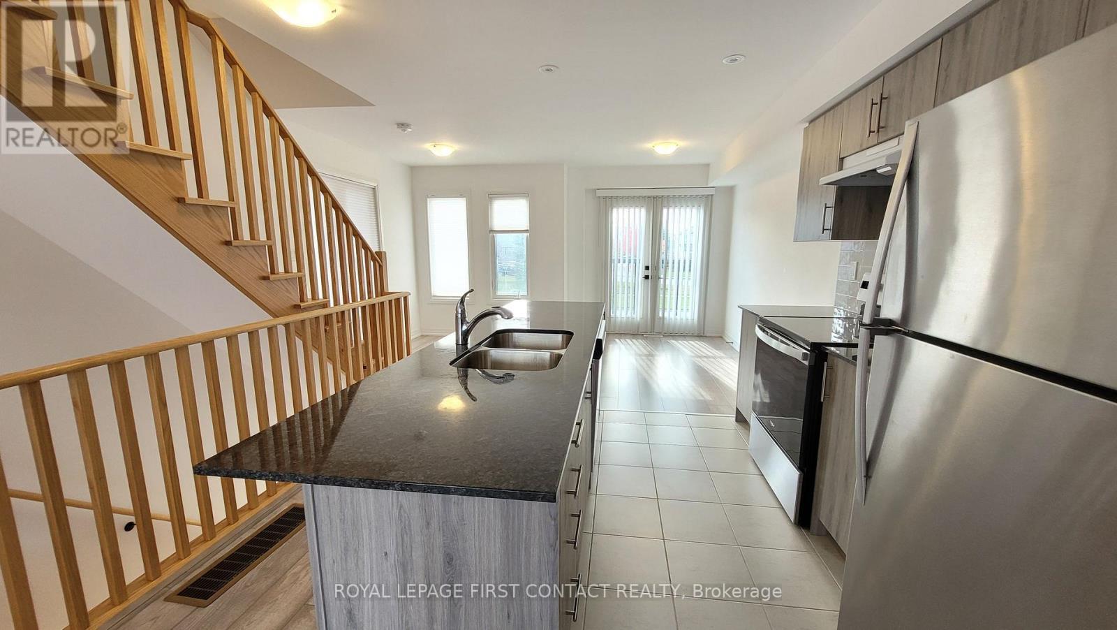 31 Fairlane Avenue, Barrie, ON - Indoor Photo Showing Kitchen With Double Sink