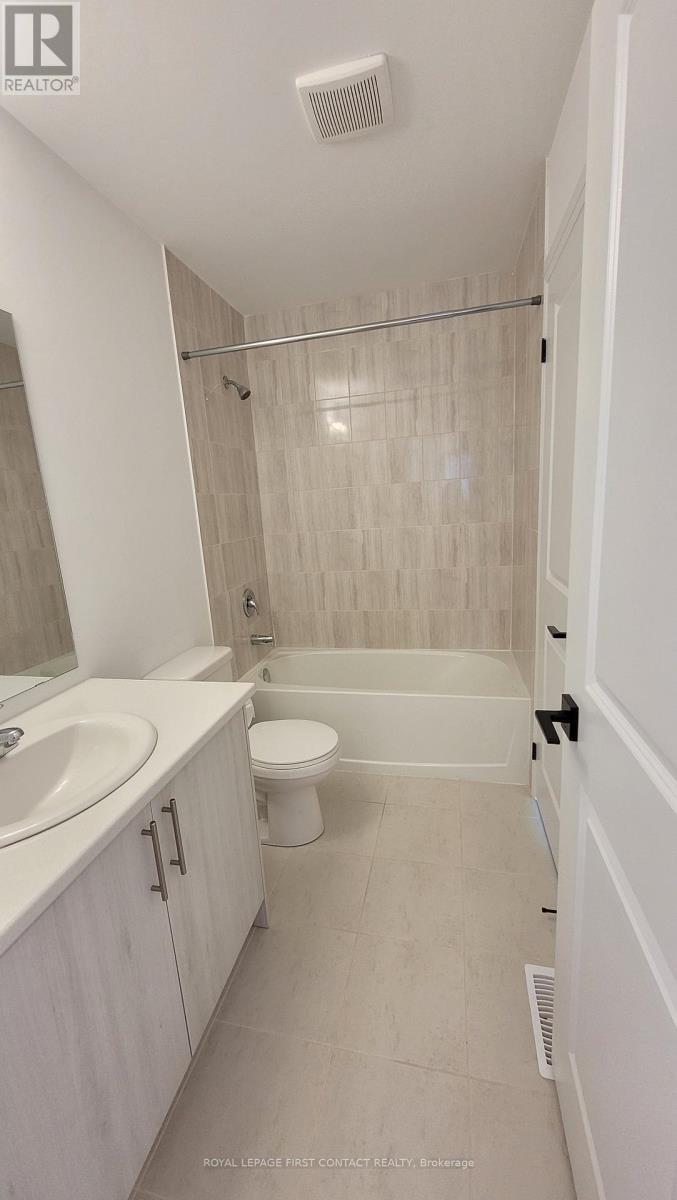 31 Fairlane Avenue, Barrie, ON - Indoor Photo Showing Bathroom