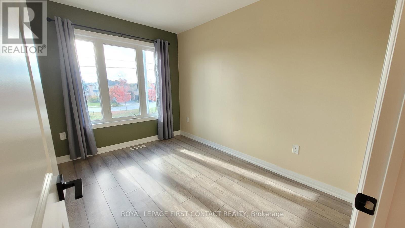 31 Fairlane Avenue, Barrie, ON - Indoor Photo Showing Other Room