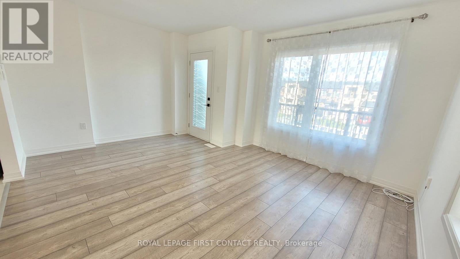 31 Fairlane Avenue, Barrie, ON - Indoor Photo Showing Other Room