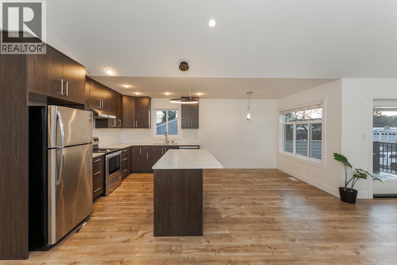 1396 Douglas Street, Prince George, BC - Indoor Photo Showing Kitchen With Upgraded Kitchen