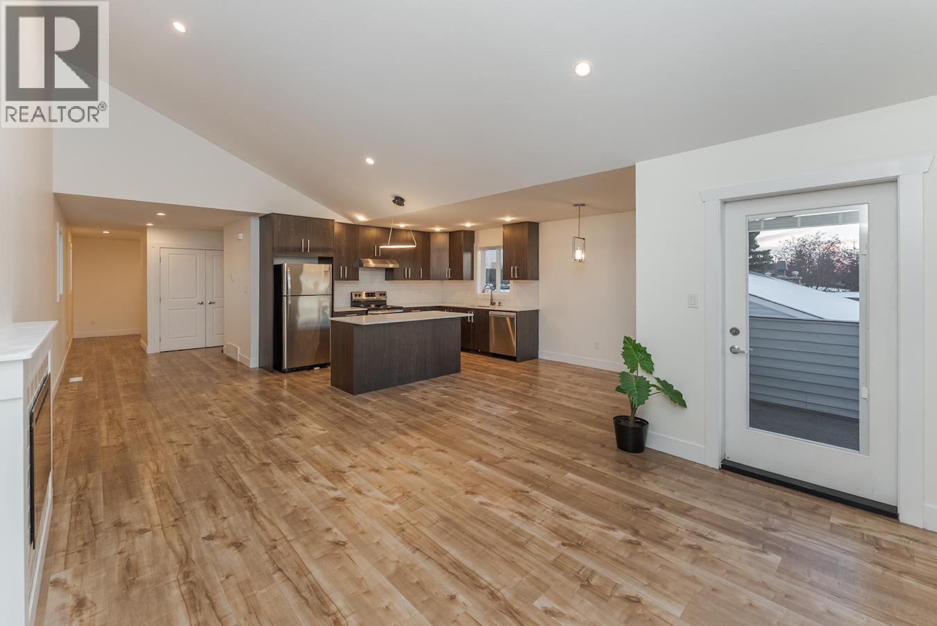 1396 Douglas Street, Prince George, BC - Indoor Photo Showing Kitchen
