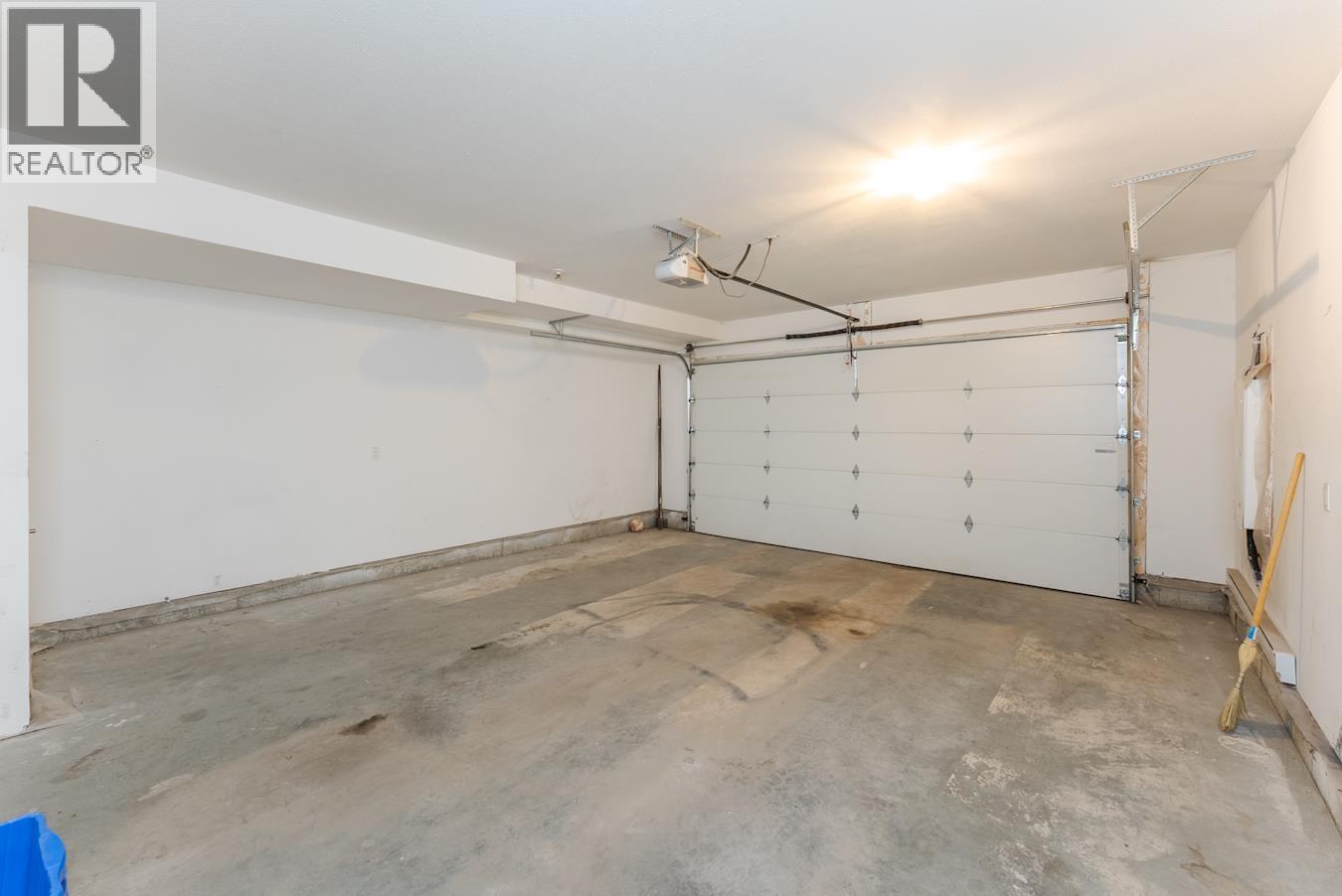 1396 Douglas Street, Prince George, BC - Indoor Photo Showing Garage