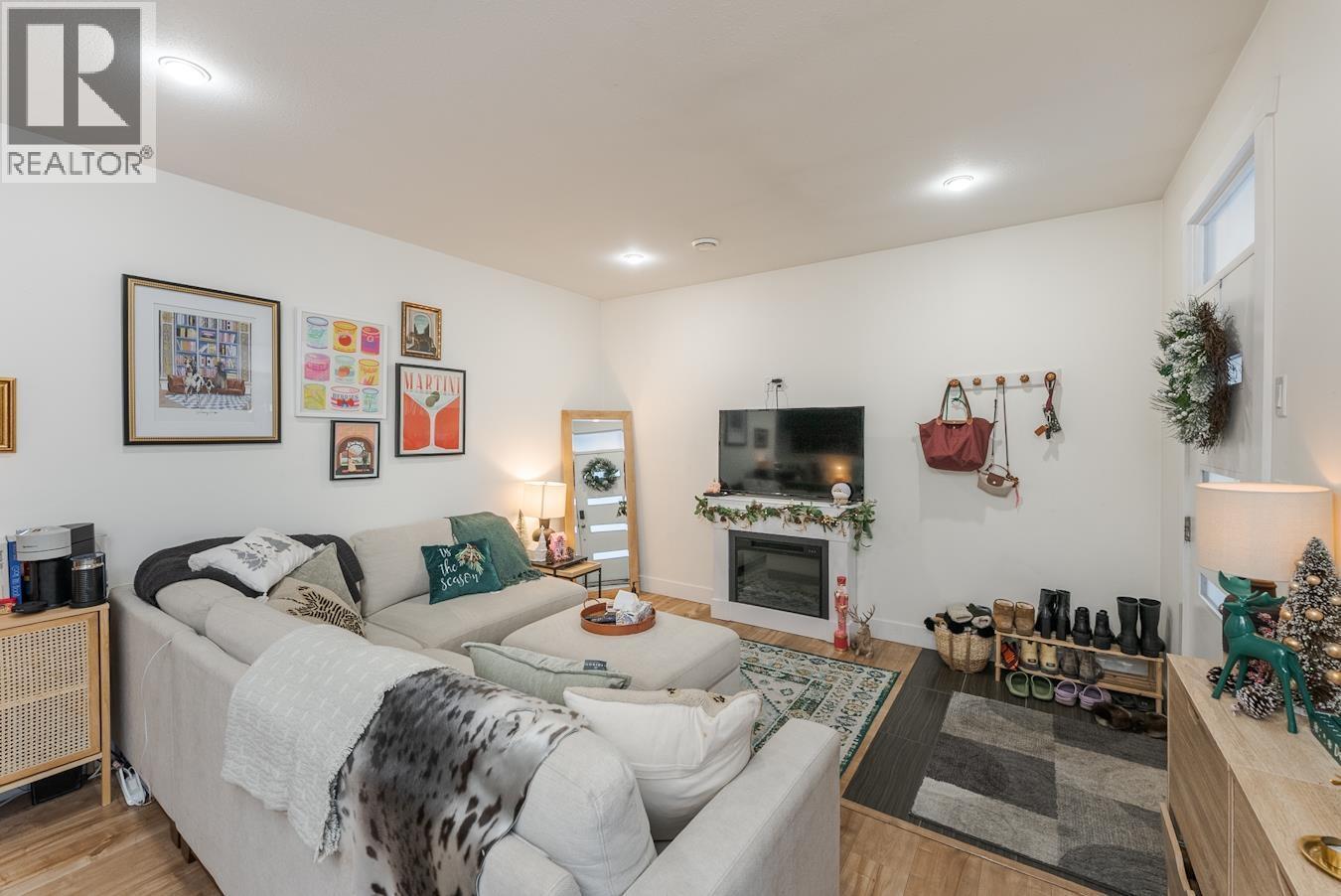 1396 Douglas Street, Prince George, BC - Indoor Photo Showing Living Room