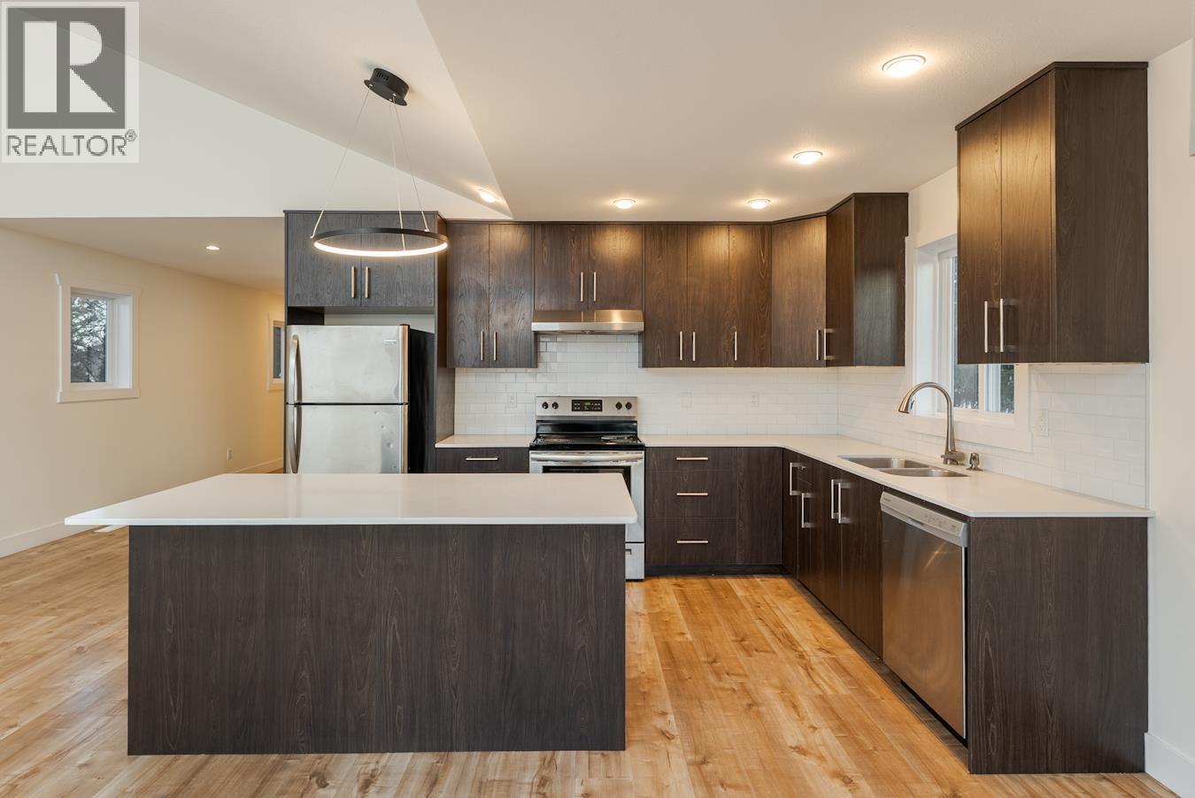1396 Douglas Street, Prince George, BC - Indoor Photo Showing Kitchen With Double Sink With Upgraded Kitchen