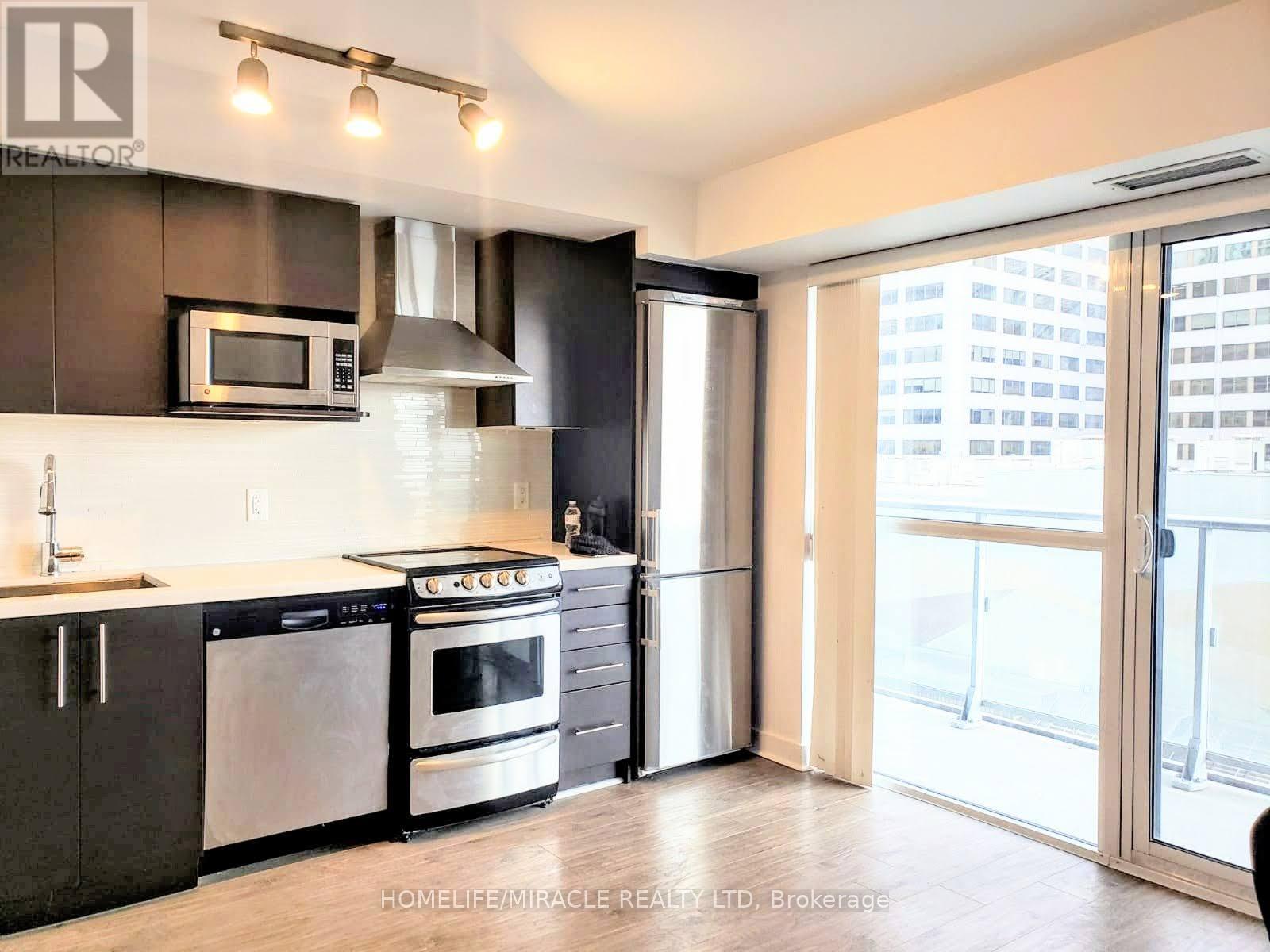 708 - 58 Orchard View Boulevard, Toronto, ON - Indoor Photo Showing Kitchen