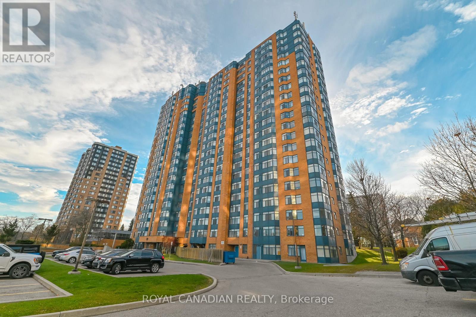 703 - 88 Alton Towers Circle, Toronto, ON - Outdoor With Facade