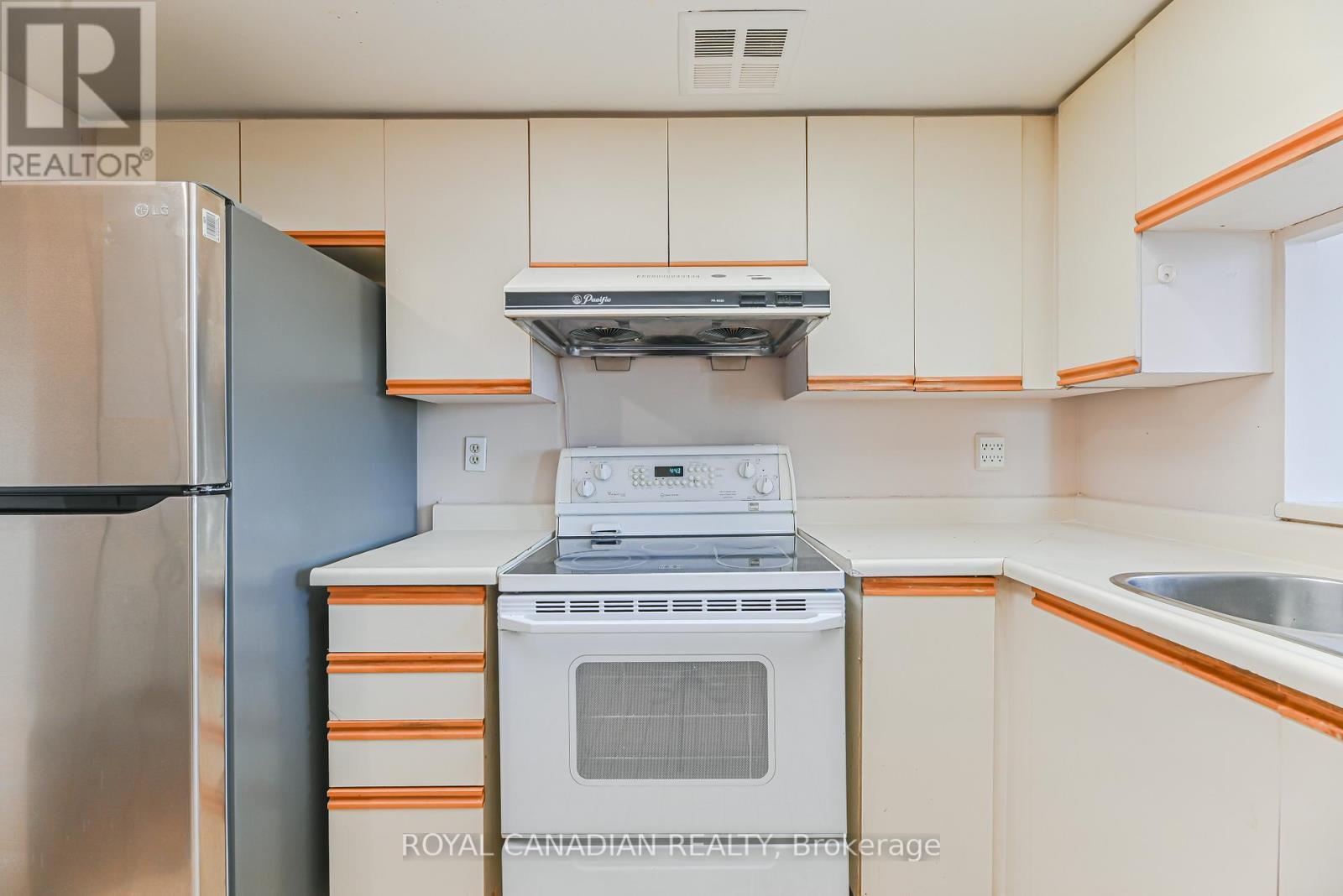 703 - 88 Alton Towers Circle, Toronto, ON - Indoor Photo Showing Kitchen
