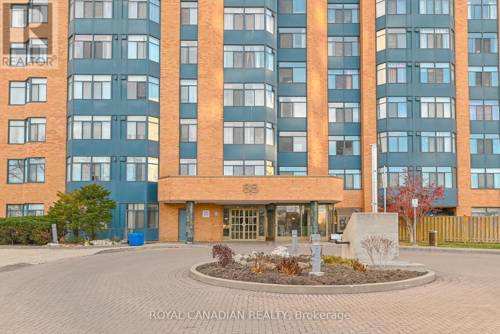 703 - 88 Alton Towers Circle, Toronto, ON - Outdoor With Facade