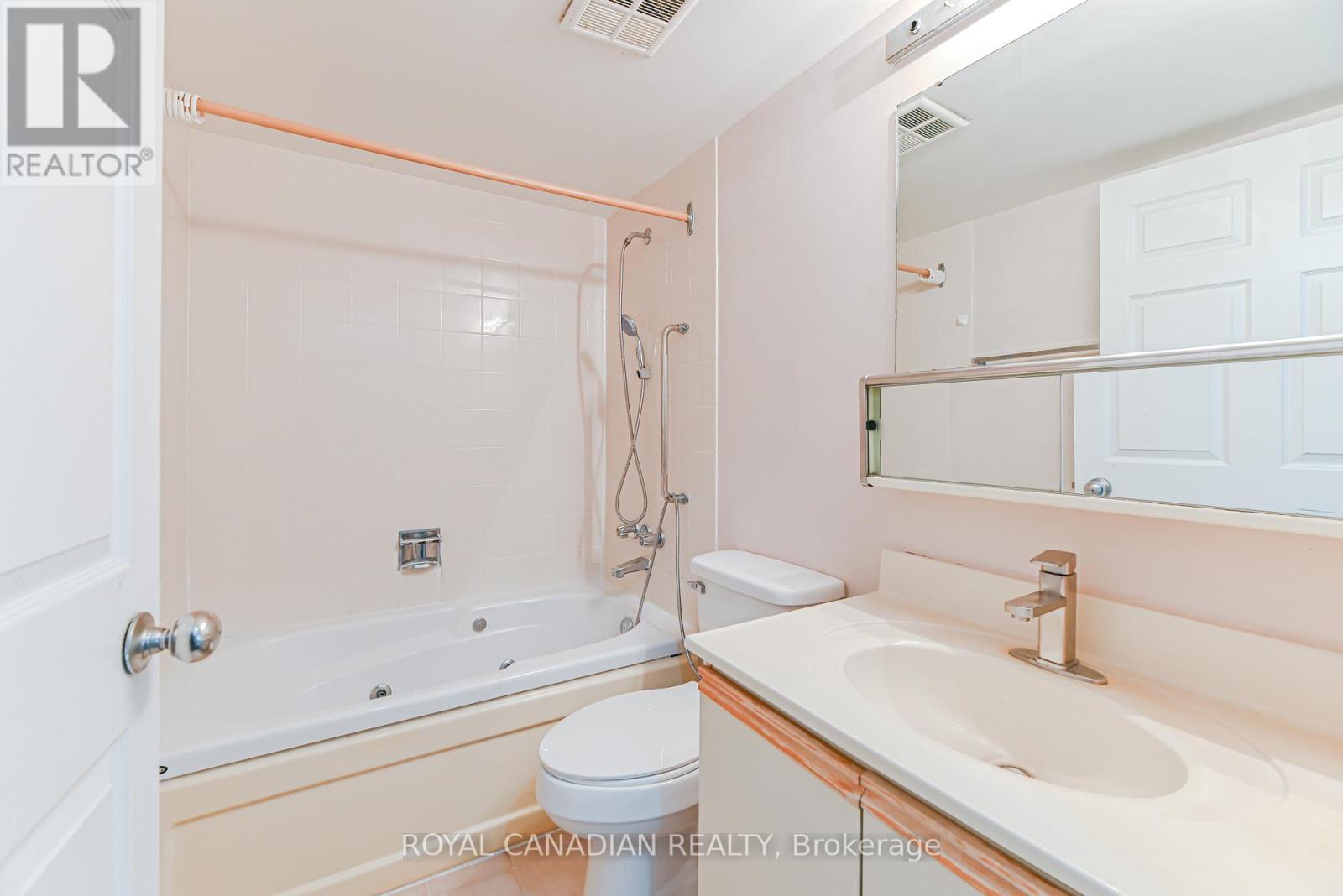 703 - 88 Alton Towers Circle, Toronto, ON - Indoor Photo Showing Bathroom