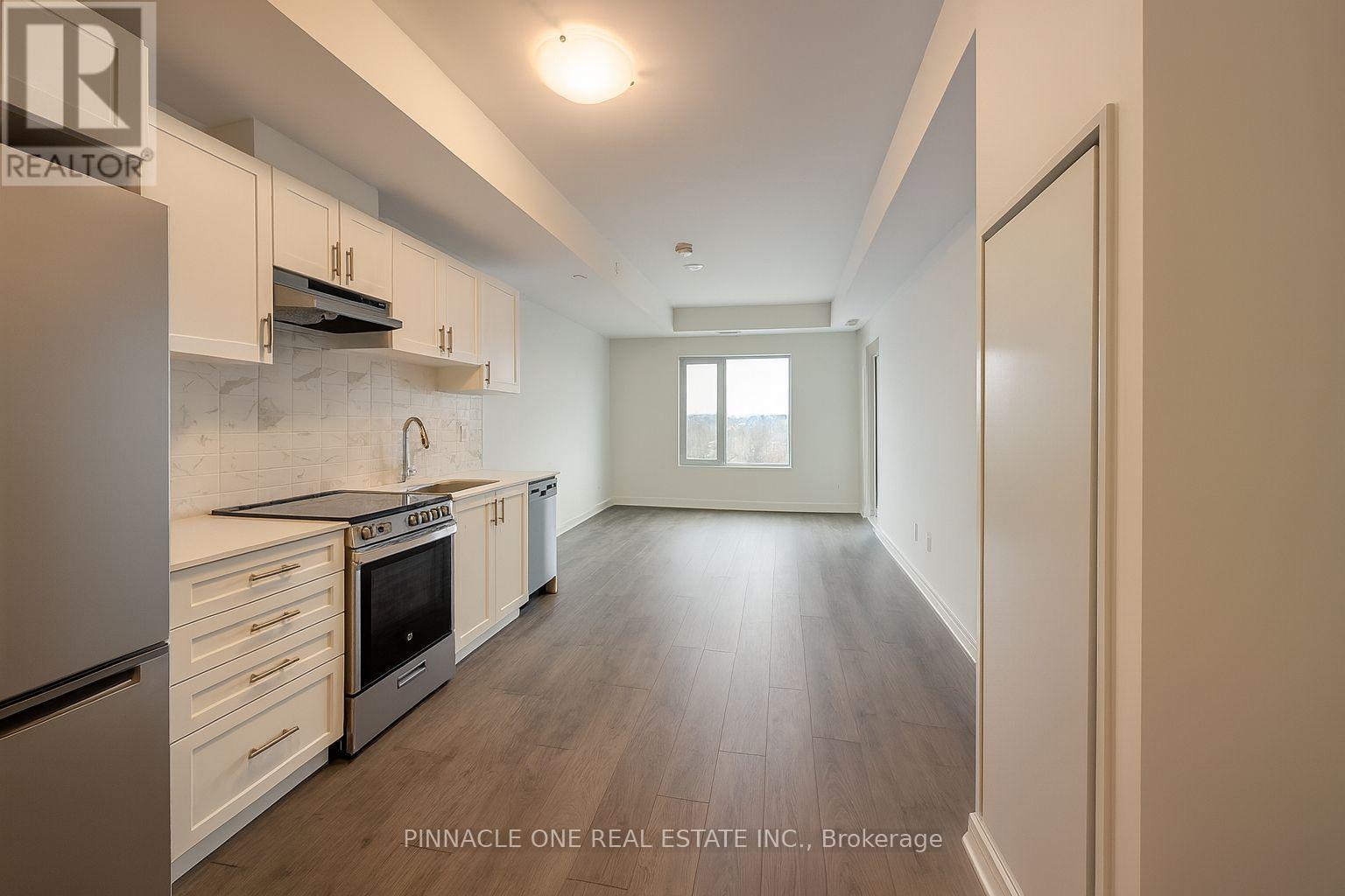 715 Davis Drive, Newmarket, ON - Indoor Photo Showing Kitchen