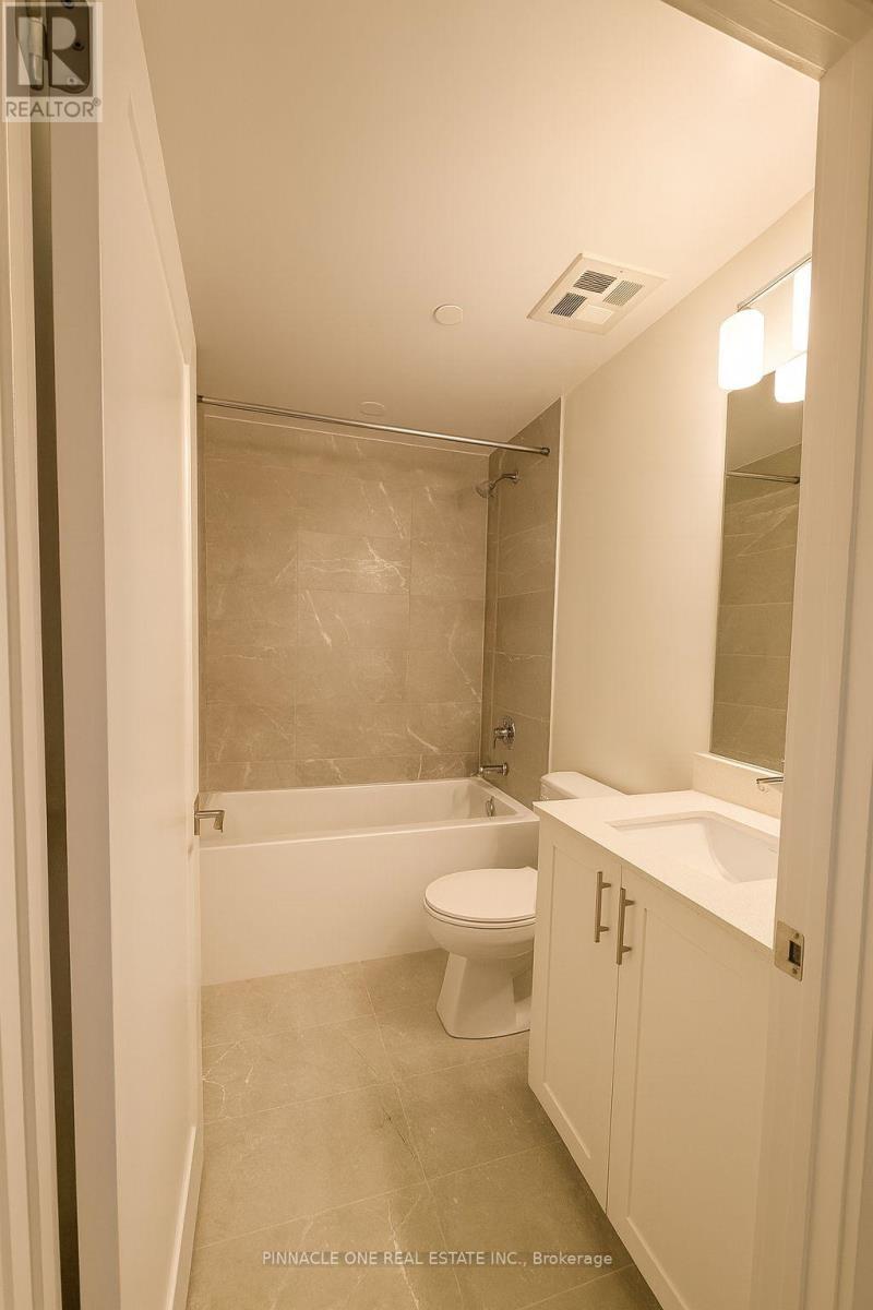 715 Davis Drive, Newmarket, ON - Indoor Photo Showing Bathroom