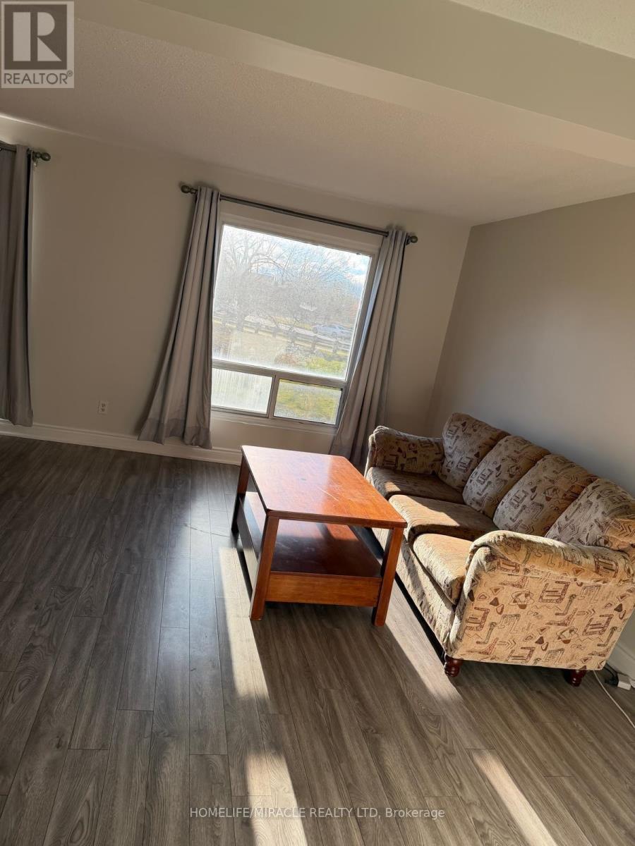 96 Carleton Place, Brampton, ON - Indoor Photo Showing Living Room