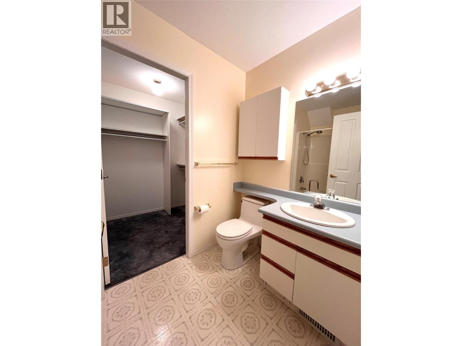 2210 Columbia Avenue Unit# 13, Castlegar, BC - Indoor Photo Showing Bathroom